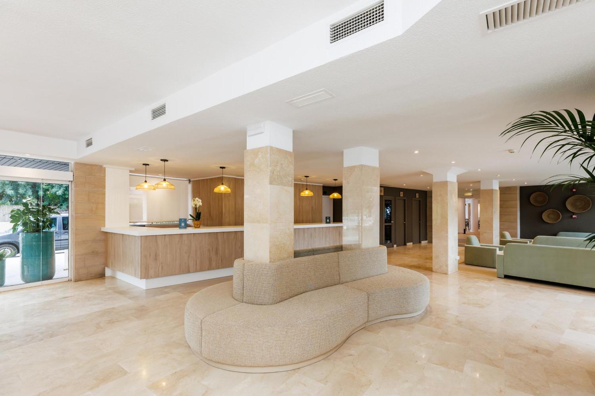 Alondra Hotel